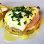 Low Carb Keto Cauliflower Eggs Benedict