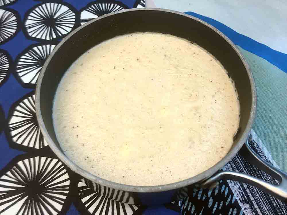 a pan of Keto Alfredo sauce