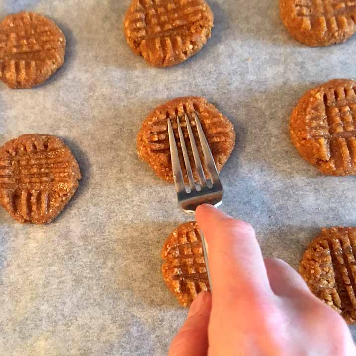 Low Carb Keto Peanut Butter Cookies