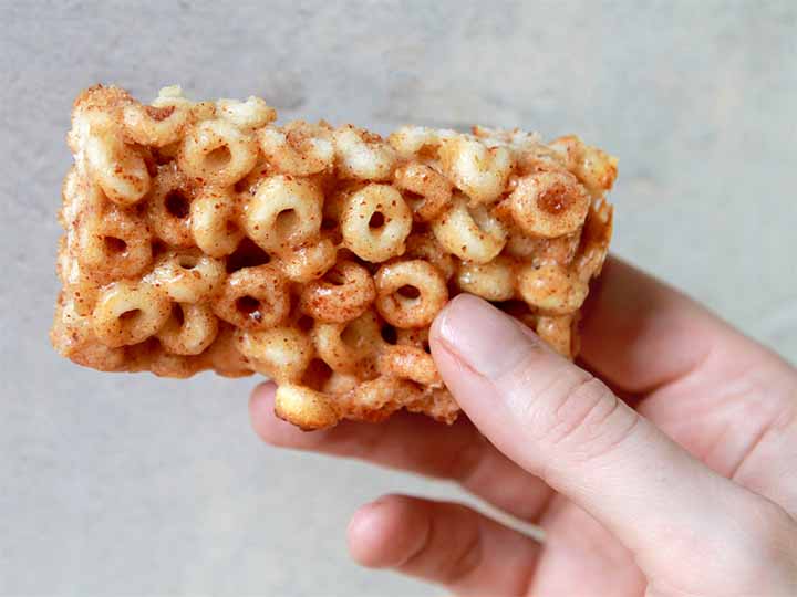 a hand holds a low carb cereal bar