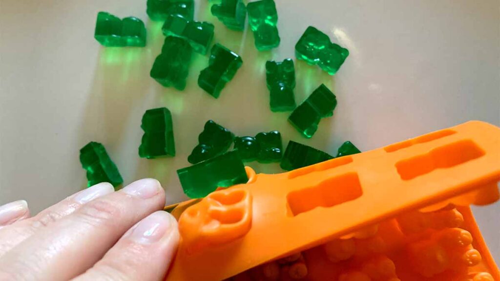 unmold the gummies