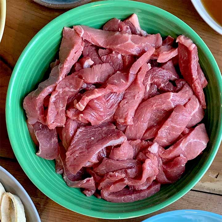 beef sirloin, cut into strips